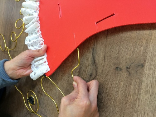 Step 3: Fix the wire puppet onto the PP plate sheets by piercing the wire into the side of the PP plate sheets.